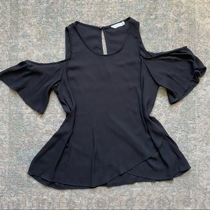 ✨HOST PICK✨ NWOT Nordstrom Lush black top shoulder cuts outs